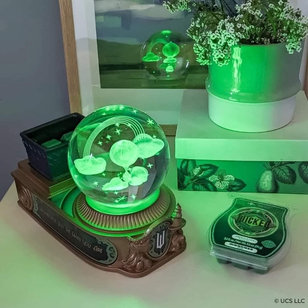 Scentsy Wicked Wax Warmer And Scented Wax Set
